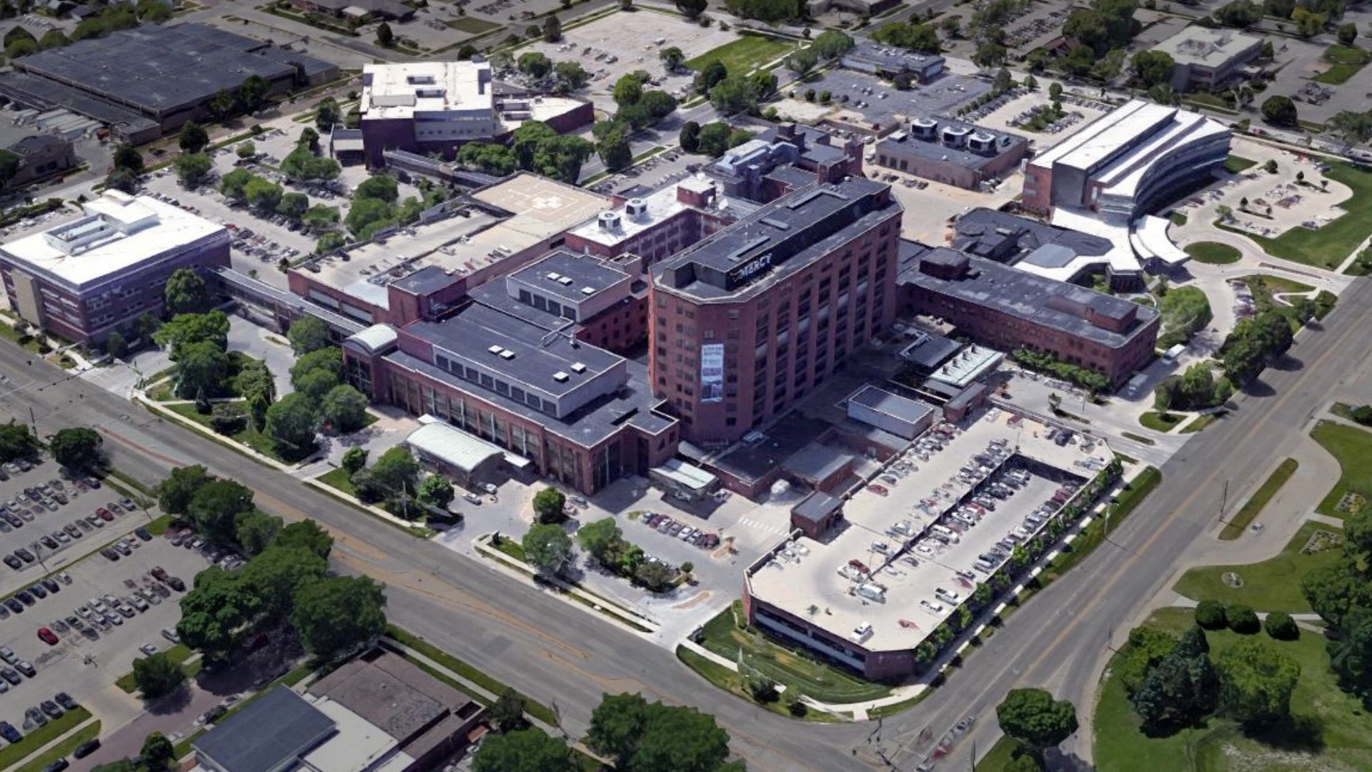 File:Mercy Medical Center, Cedar Rapids Iowa.jpg