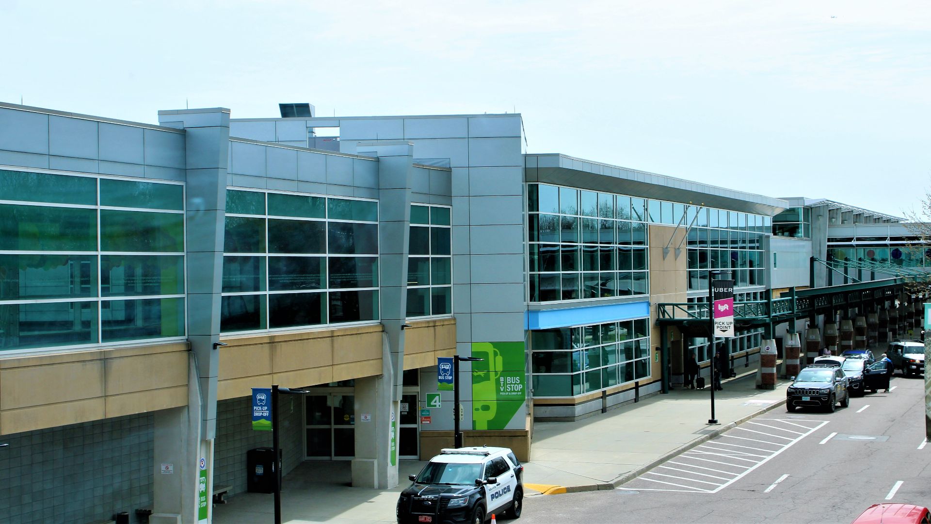File:Burlington International Airport 01.jpg