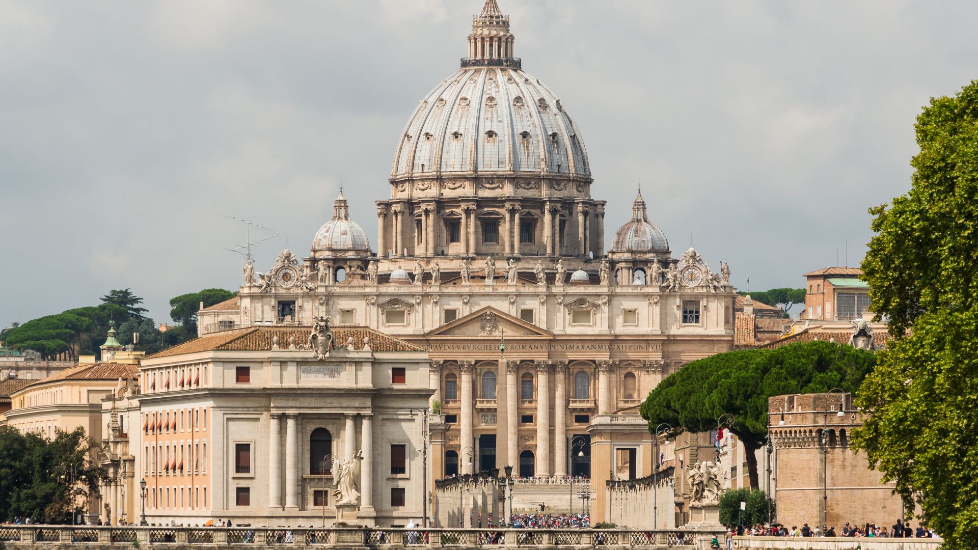 File:Saint Peter's Basilica facade, Rome, Italy.jpg