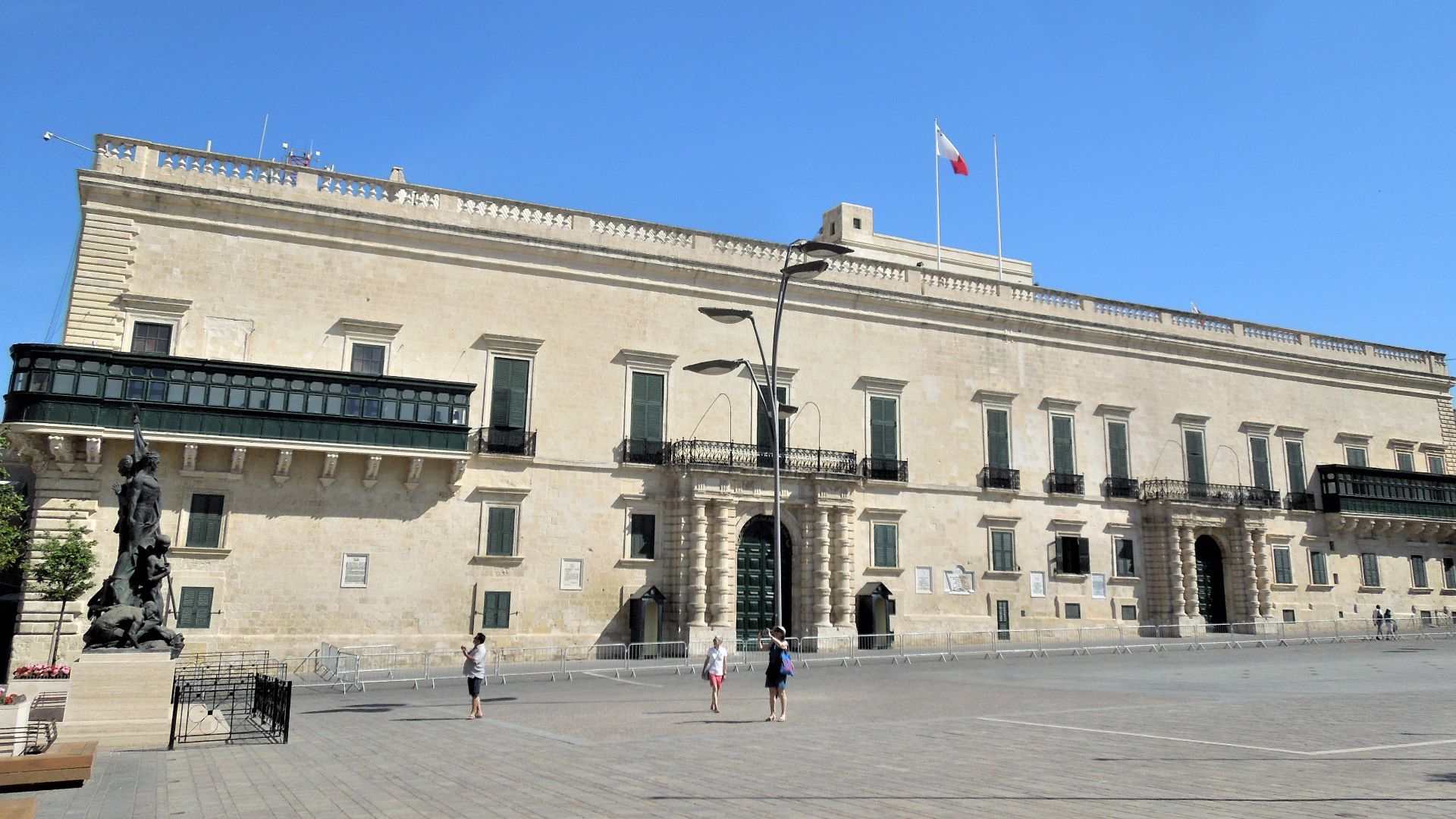 File:Grandmaster's palace, Valletta.jpg