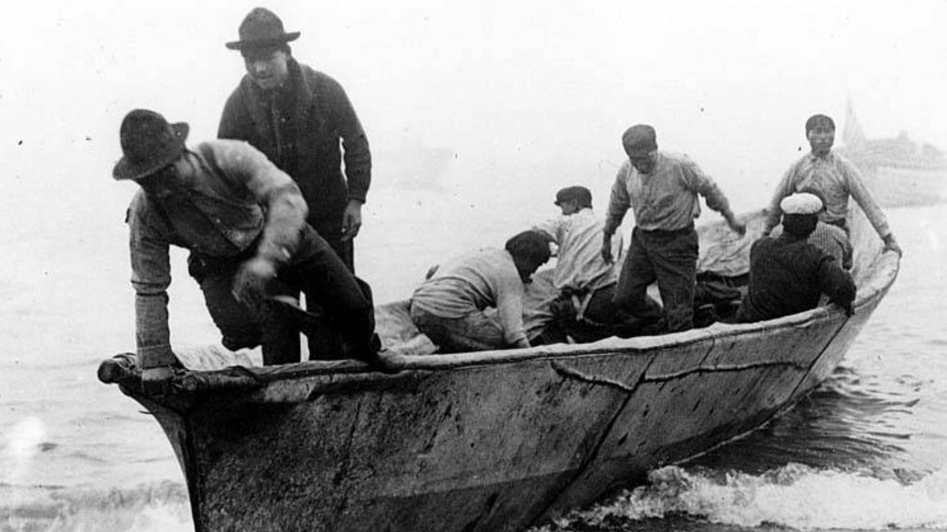 File:The umiak or family boat of the Eskimo, Alaska (CURTIS 82).jpeg