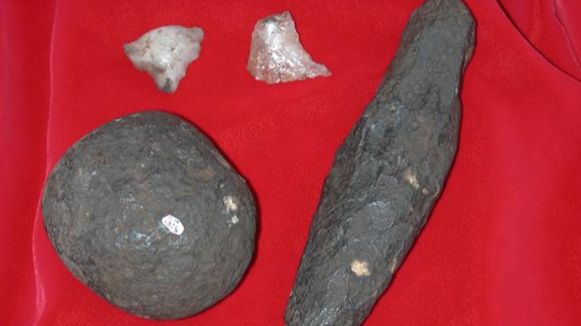 File:Stone tools from Coopers Cave.jpg