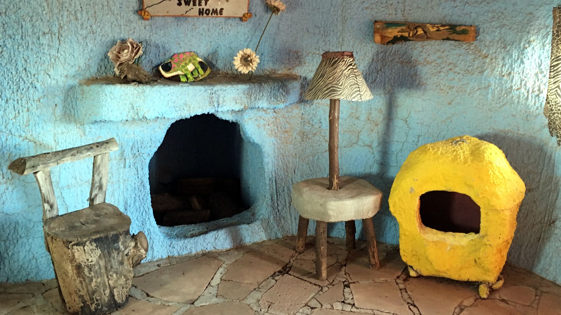 File:Williams - Bedrock City - Barney's House - Inside (35707207106).jpg