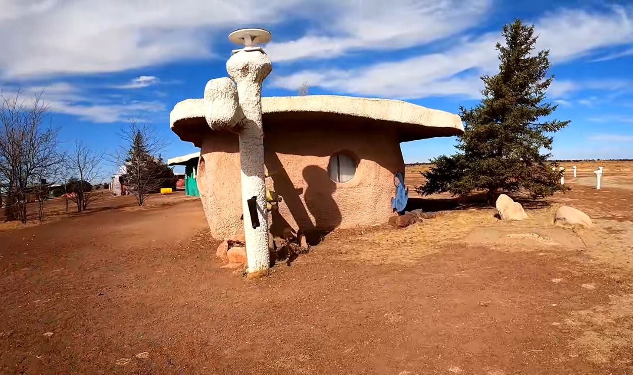 The Flintstones Land Tour - Weird Roadside Attraction - Flintstones Bedrock City 2021 by Attractions 360°