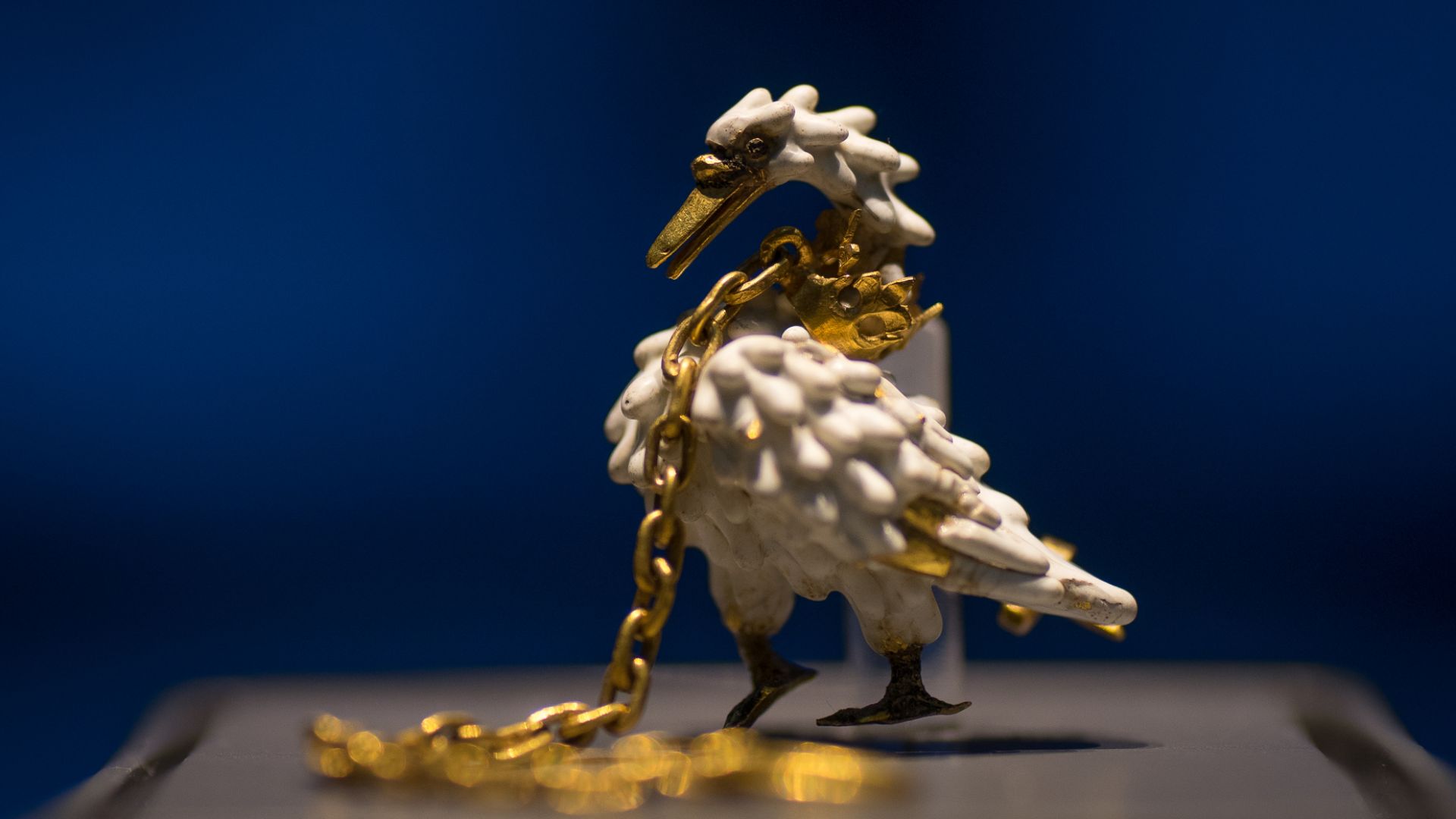 File:British Museum - Room 40 The Dunstable Swan Jewel (20223876379).jpg