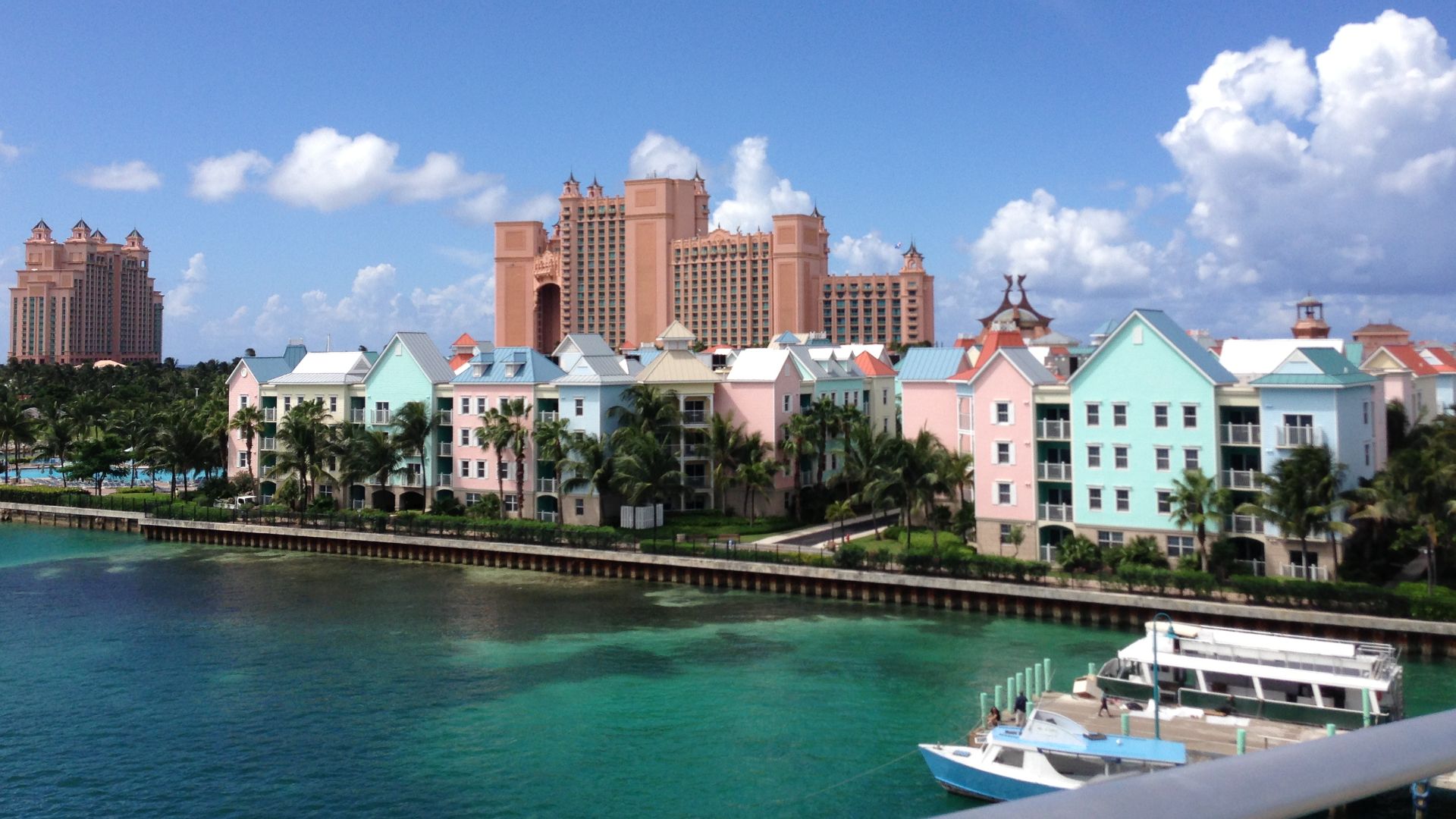 File:BHA Nassau, Paradise Island, Atlantis Bridge 001.jpg
