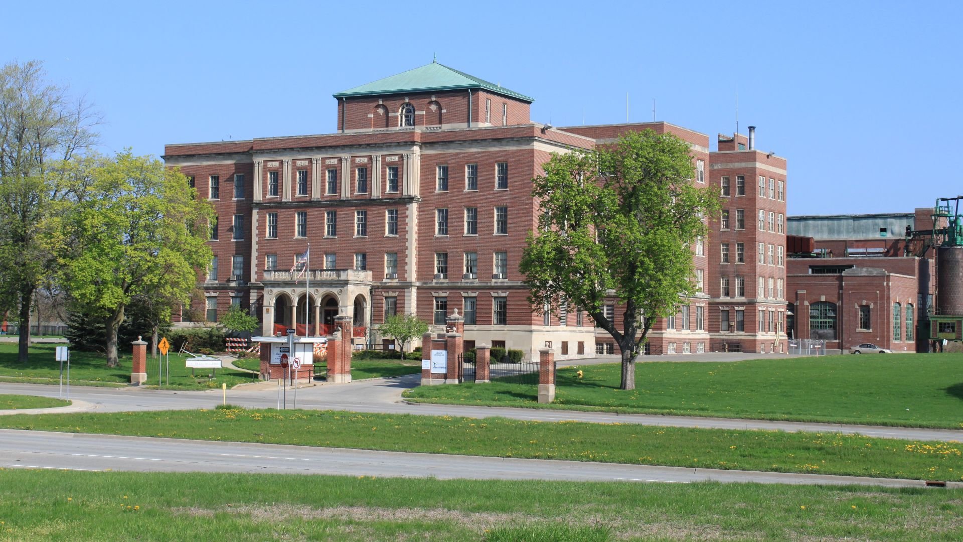 File:Kay Beard Building Westland Michigan.JPG