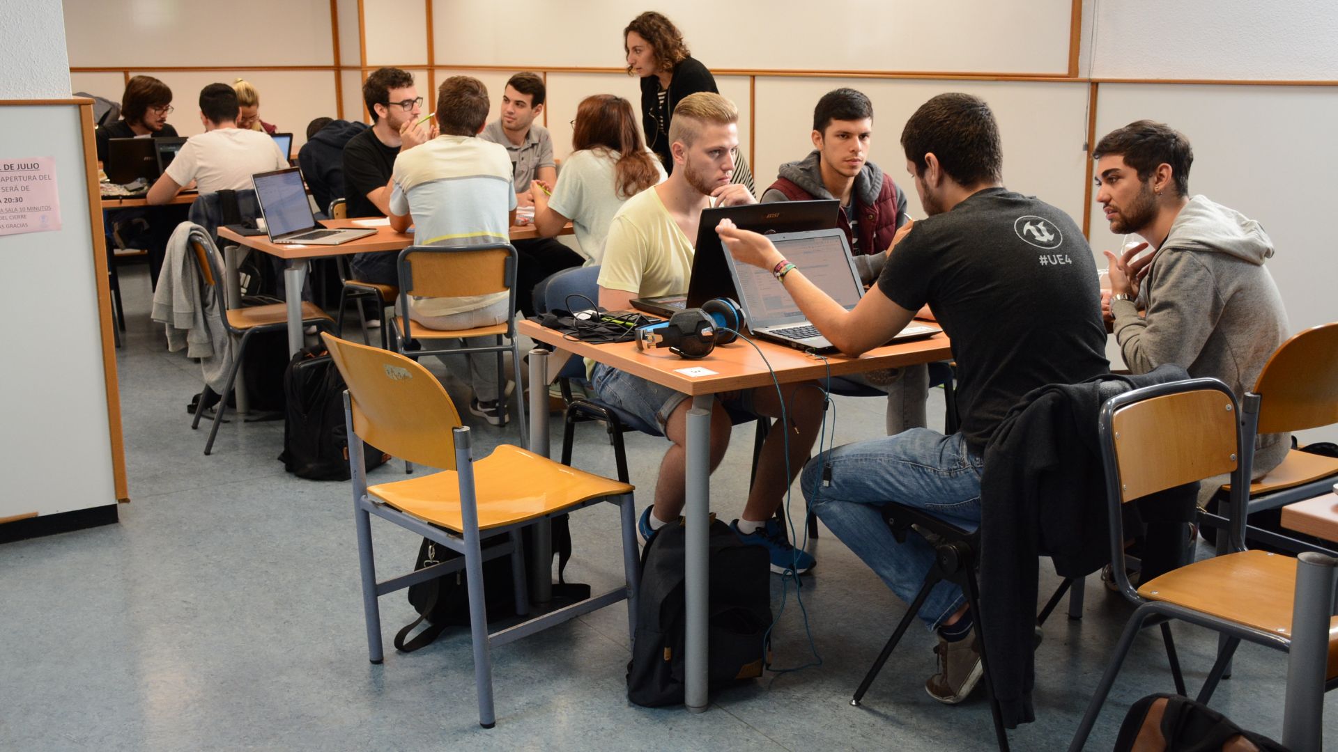 File:Wikidata's 6th birthday in Alicante, Spain - Hackathon - Working (1st day) 33.jpg