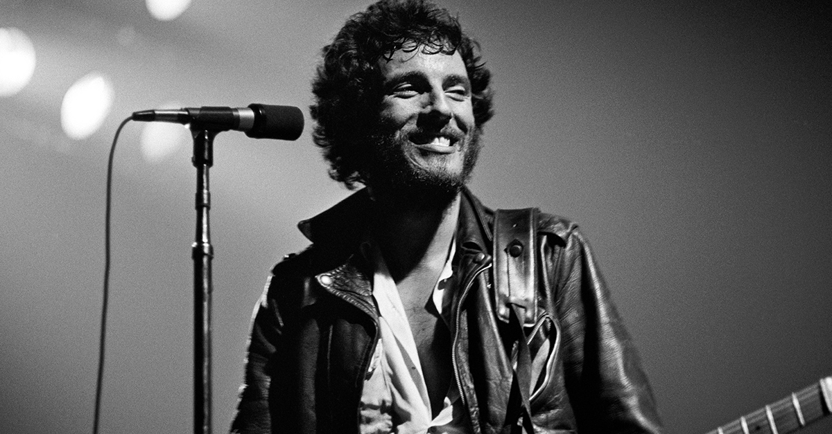 Photo of Bruce SPRINGSTEEN, Bruce Springsteen performing on stage - Born to Run Tour, 27