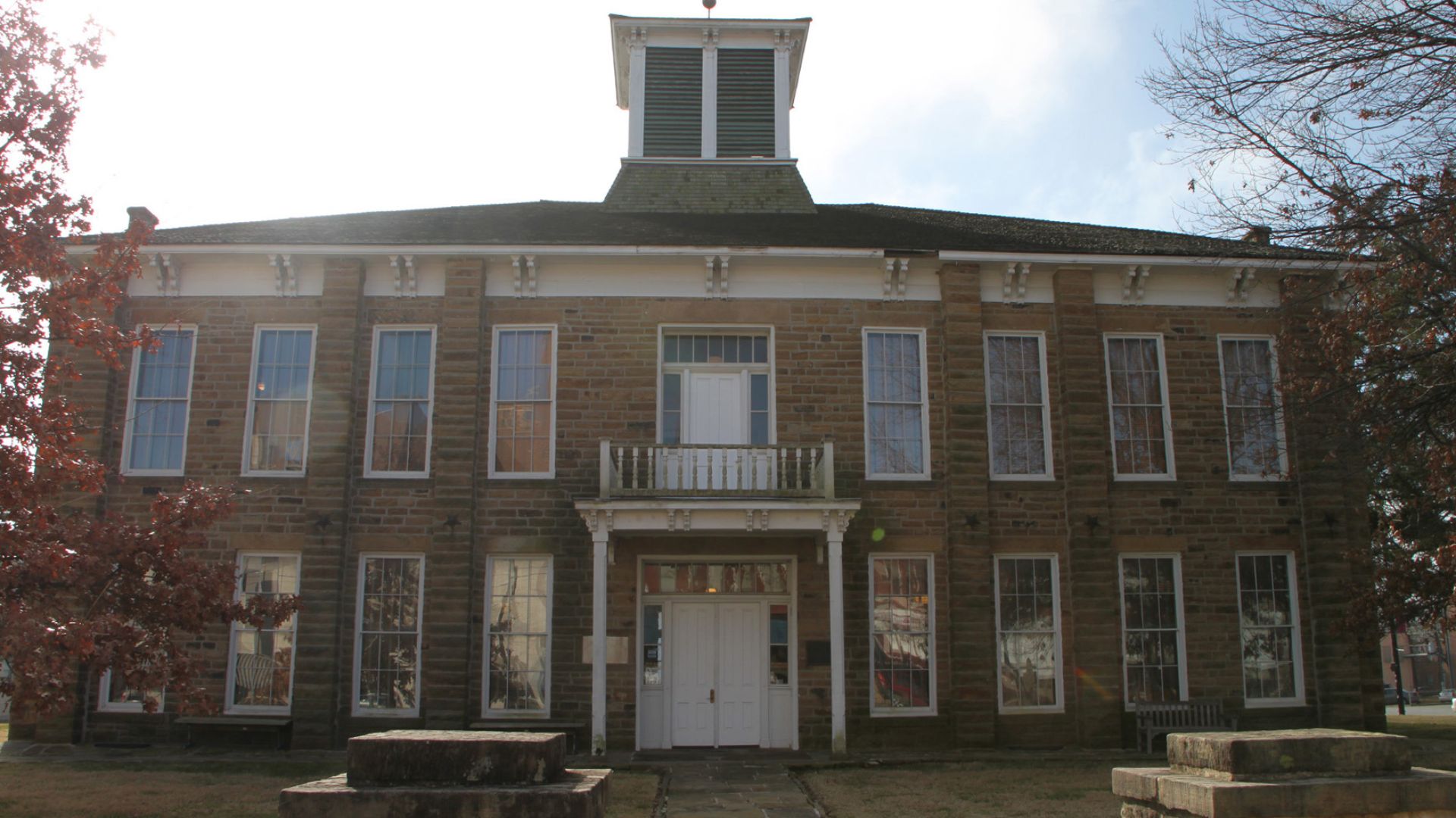 File:Muscogee (Creek) Nation Council House.jpg