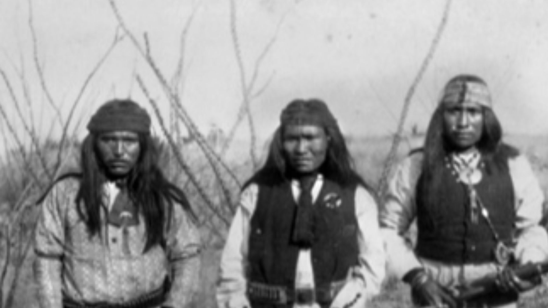 File:Apache chieff Geronimo (right) and his warriors in 1886.jpg