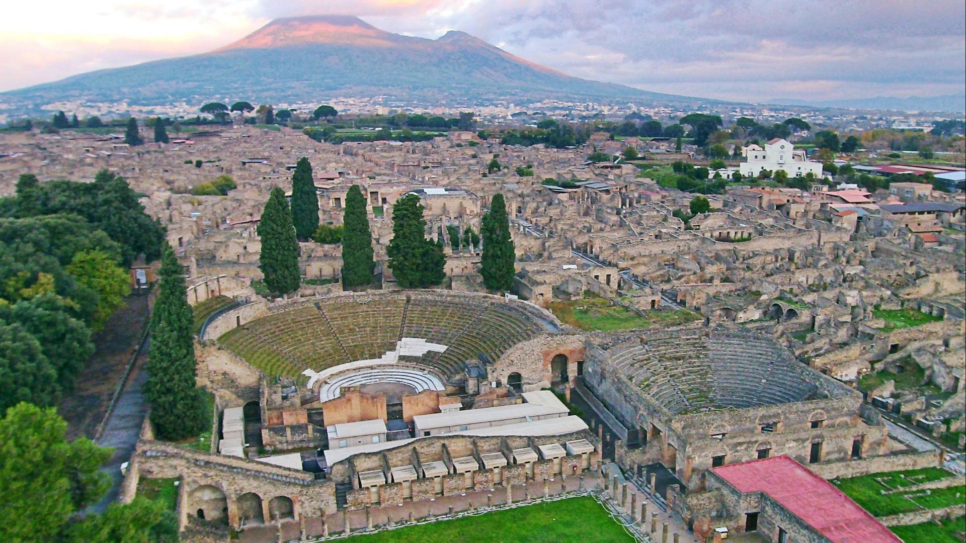 File:Theathres of Pompeii.jpg