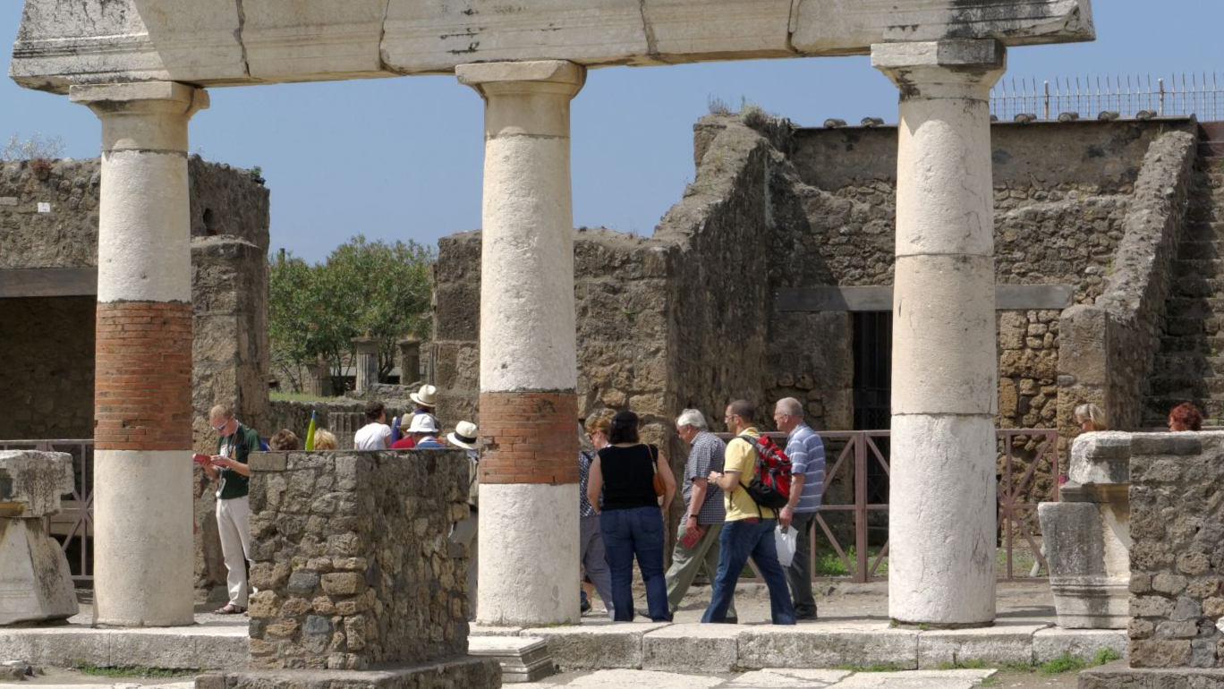 File:Pompeii BW 2013-05-13 11-14-39.jpg