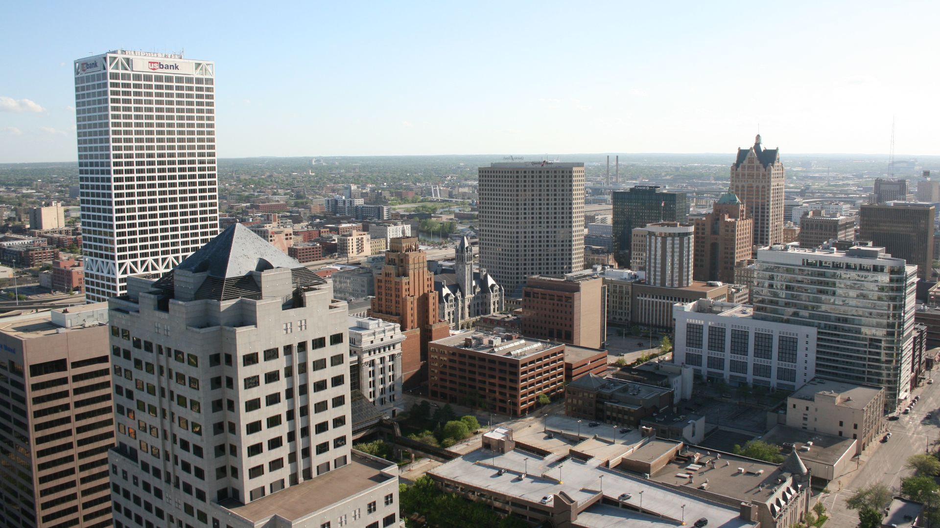 File:Downtown Milwaukee.jpg