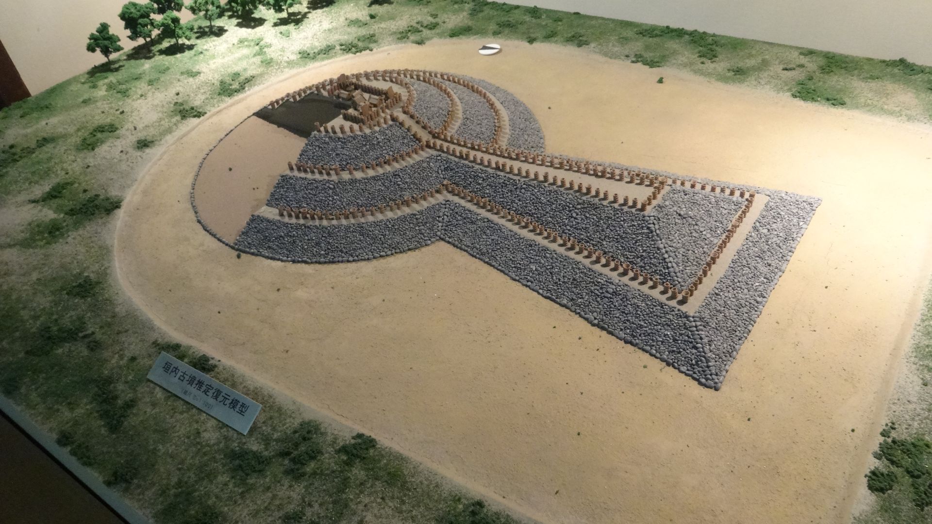 File:Model of Kaichi Kofun.jpg
