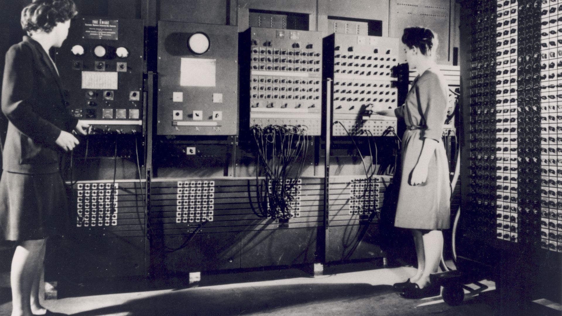 File:Two women operating ENIAC (full resolution).jpg