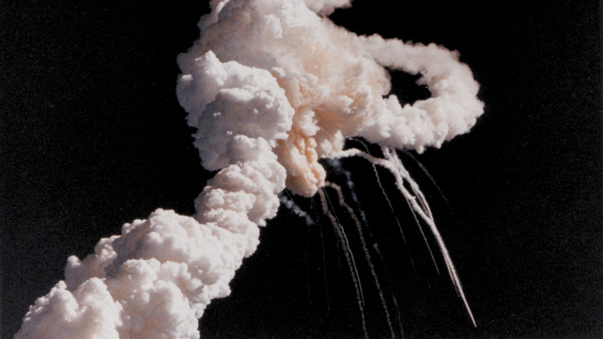 File:Challenger explosion.jpg