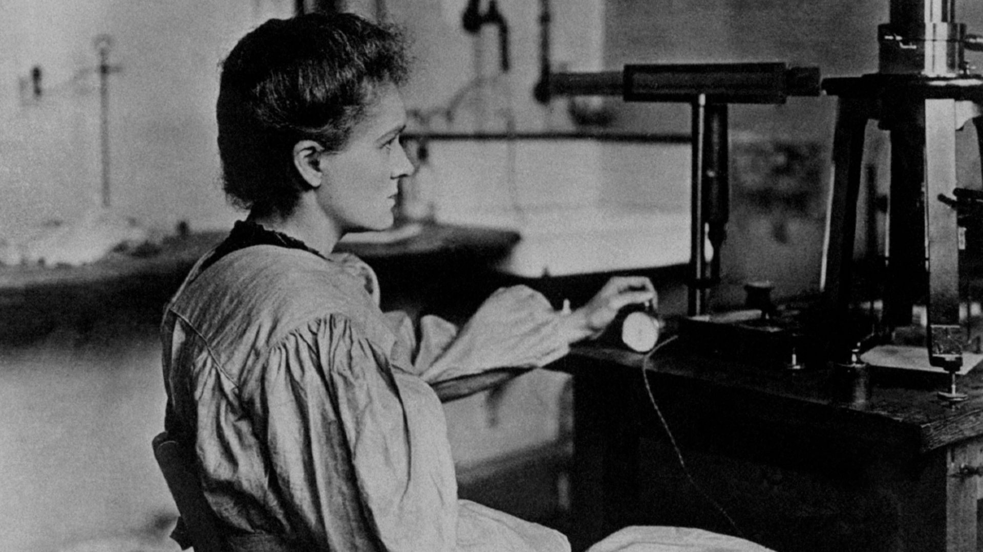 File:Marie Curie in her laboratory.jpg