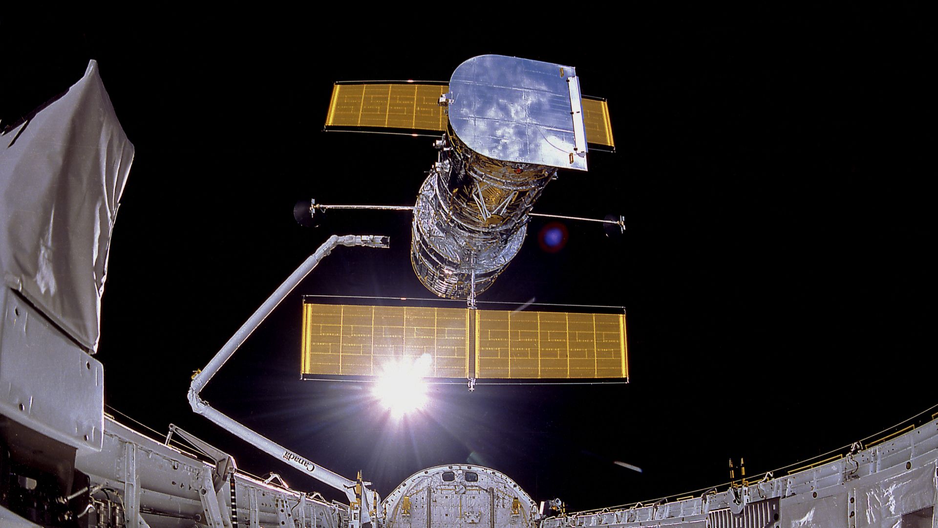 File:Deployment of the Hubble Space Telescope (28248653761).jpg