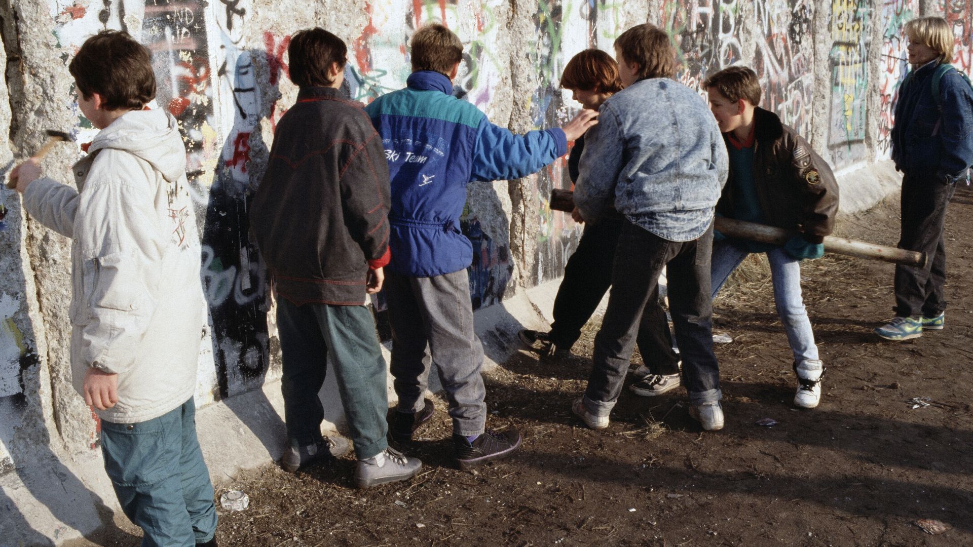 File:0576 1989 BERLIN Mauer (1 december) (14285537256).jpg