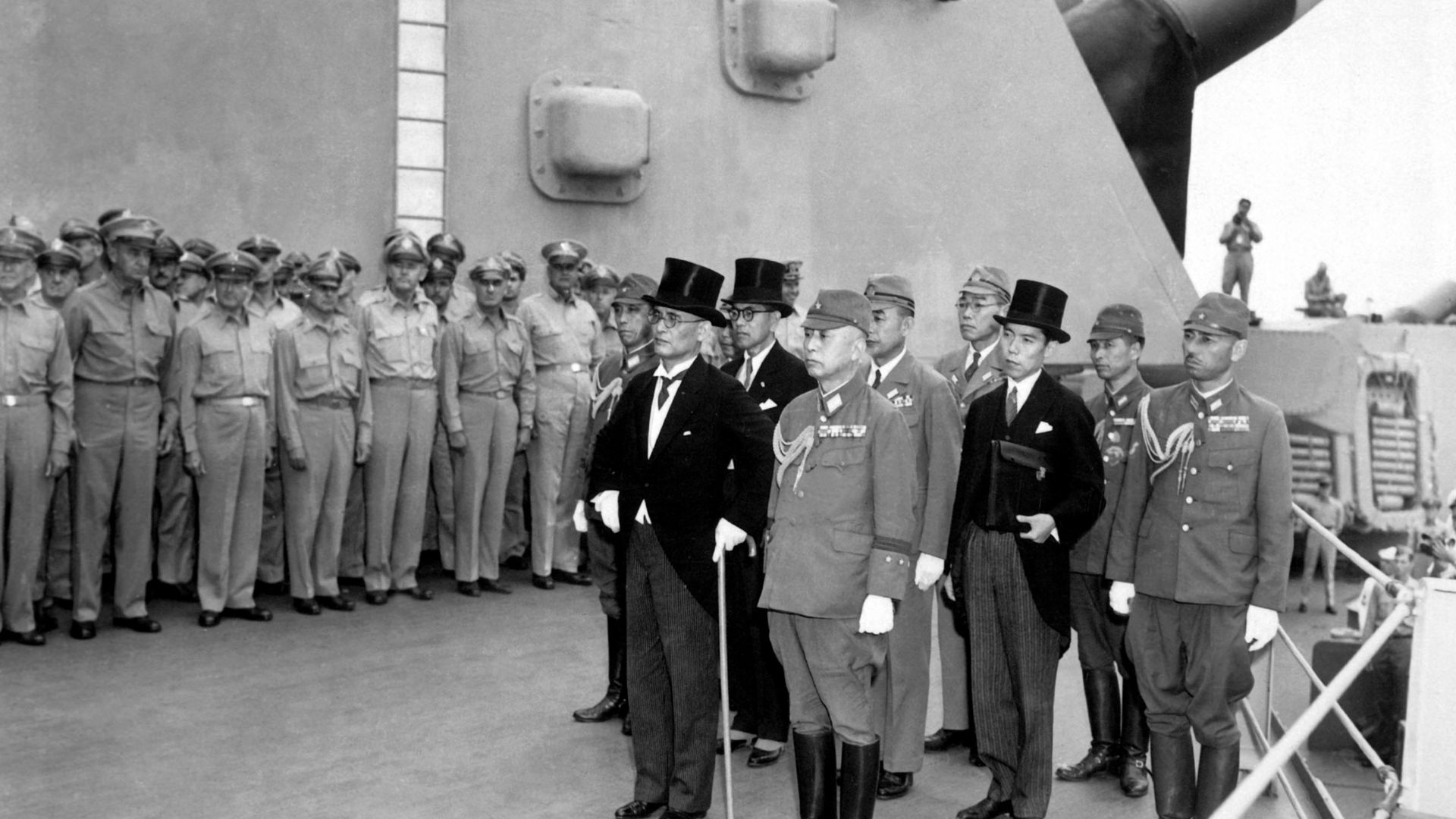 File:Japanese surrender signatories arrive aboard the USS MISSOURI in Tokyo Bay to participate in surrender ceremonies HD-SN-99-03021.jpg