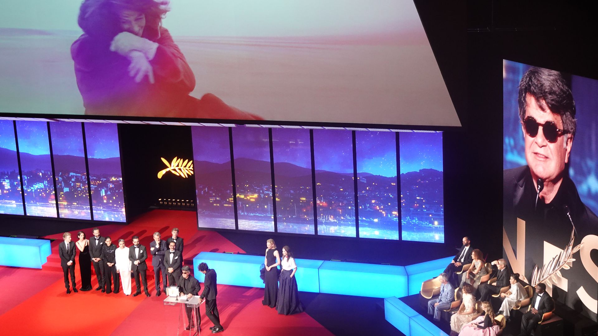 File:Jafar Panahi accepting Palme d'Or at Cannes 2025 02.jpg