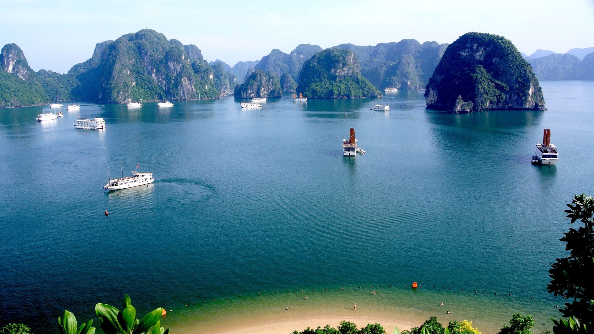File:HALONG BAY.jpg