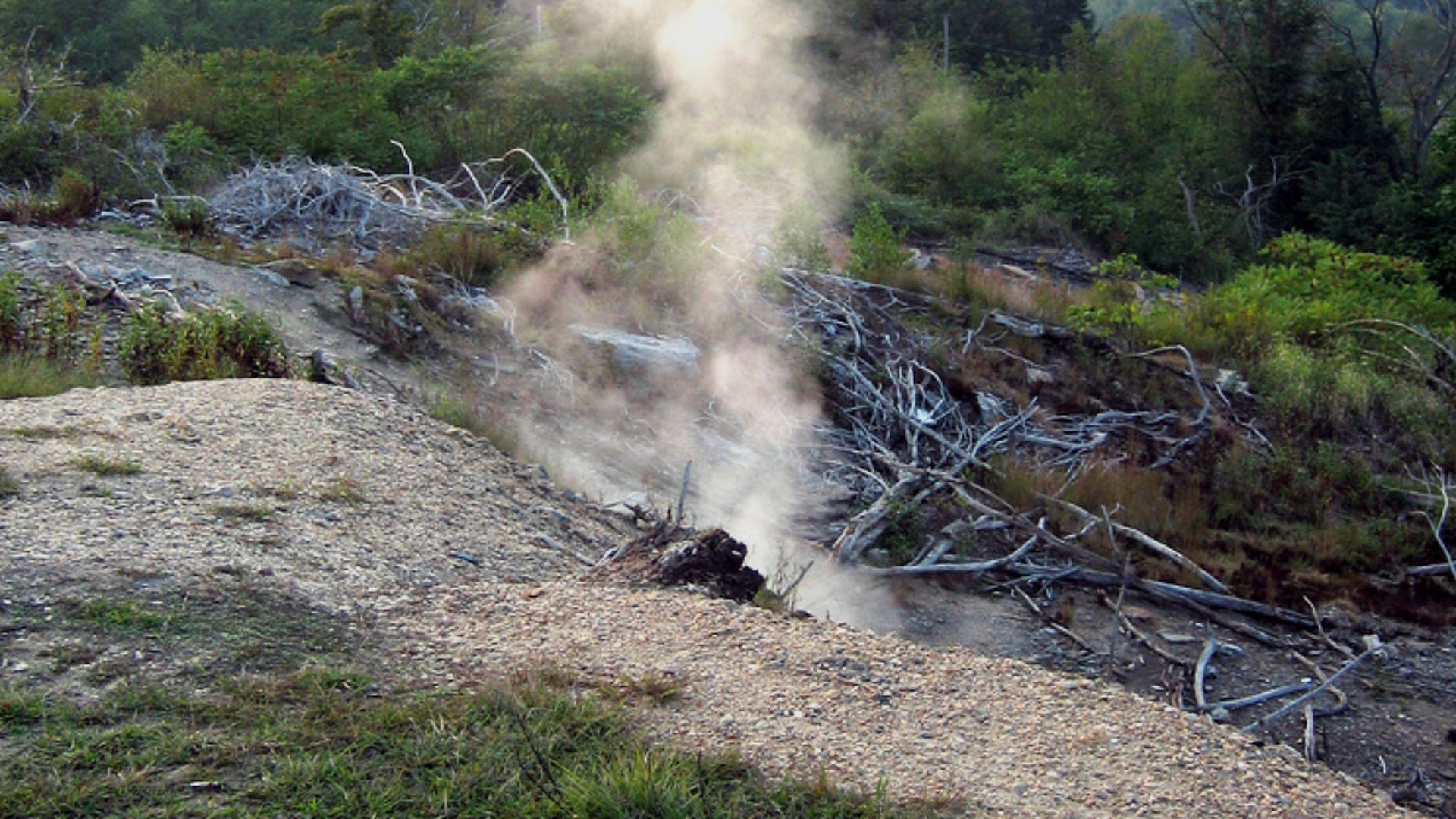 File:Centralia smoke rising.jpg