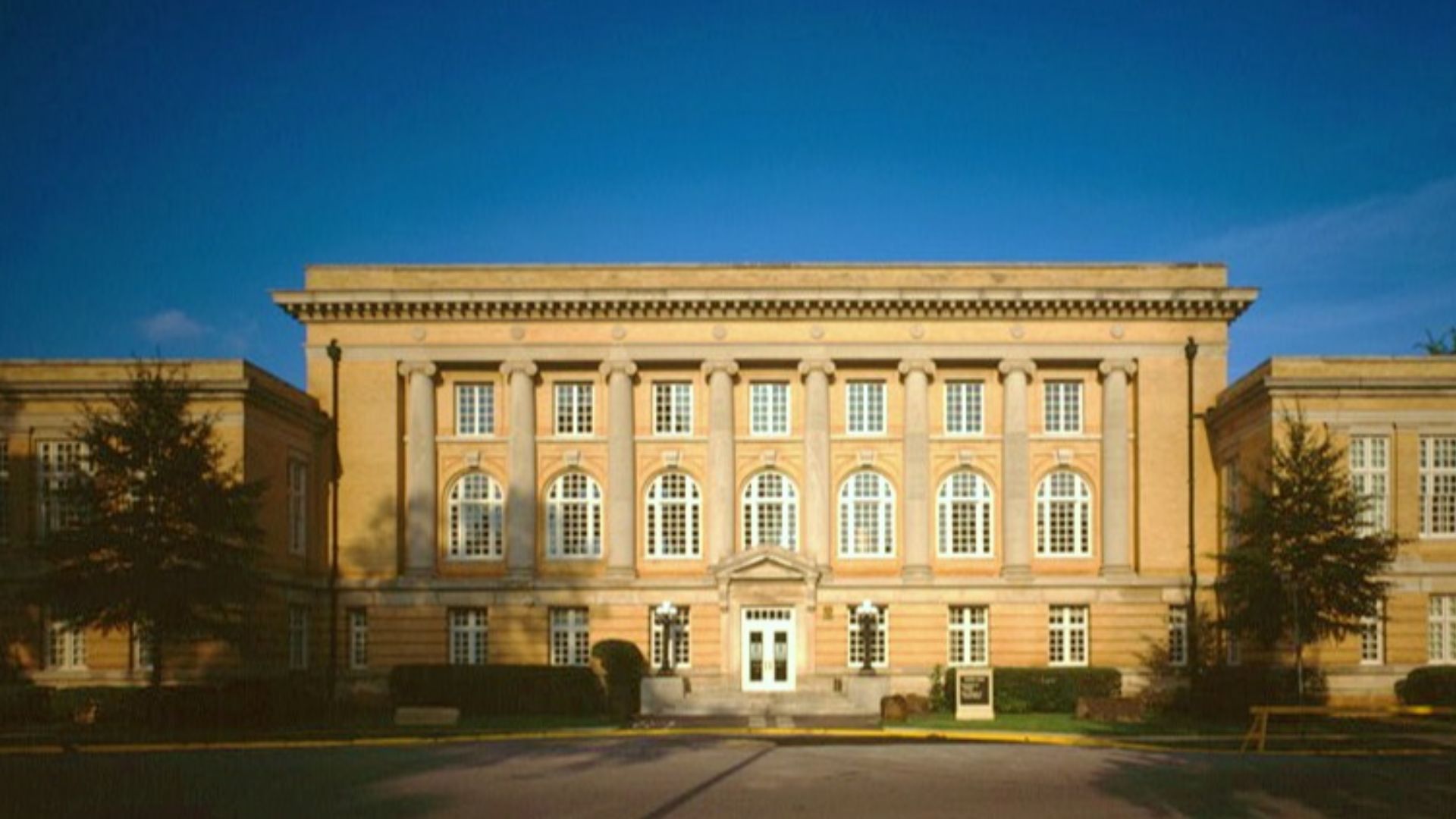 File:Smith Hall University of Alabama.jpg
