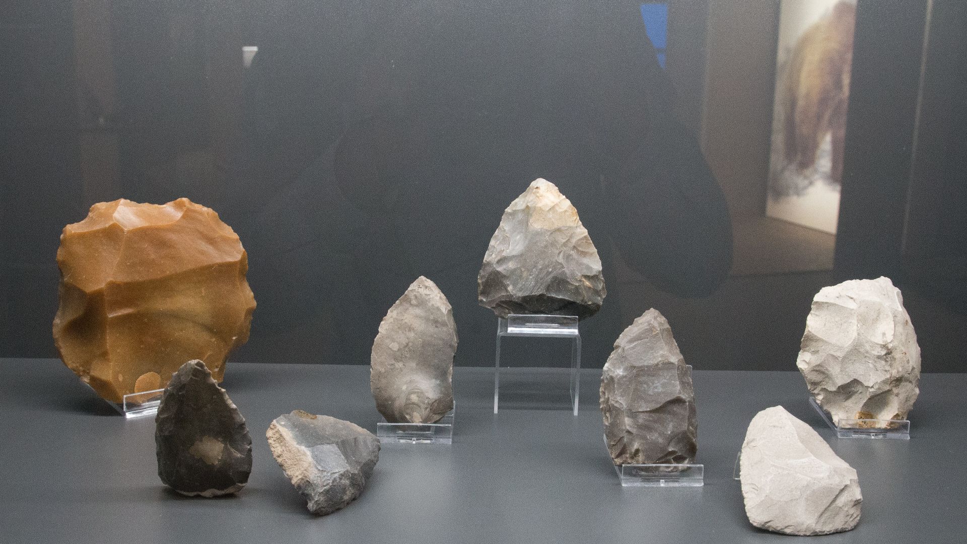 File:Stone industrie, Mousterian, Welcome to the Neandertals, Brno, 187906.jpg