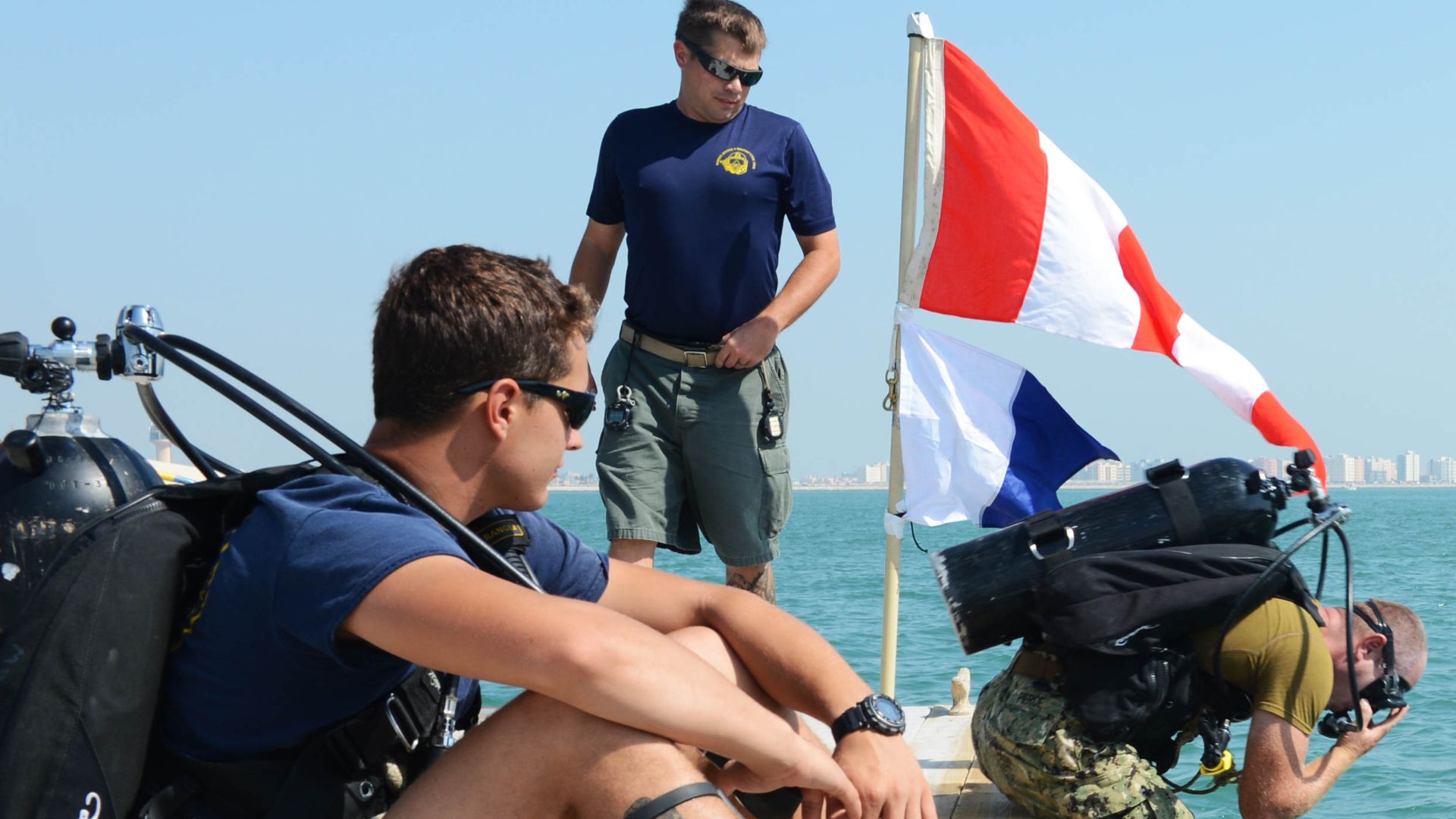 File:Diving team.jpg