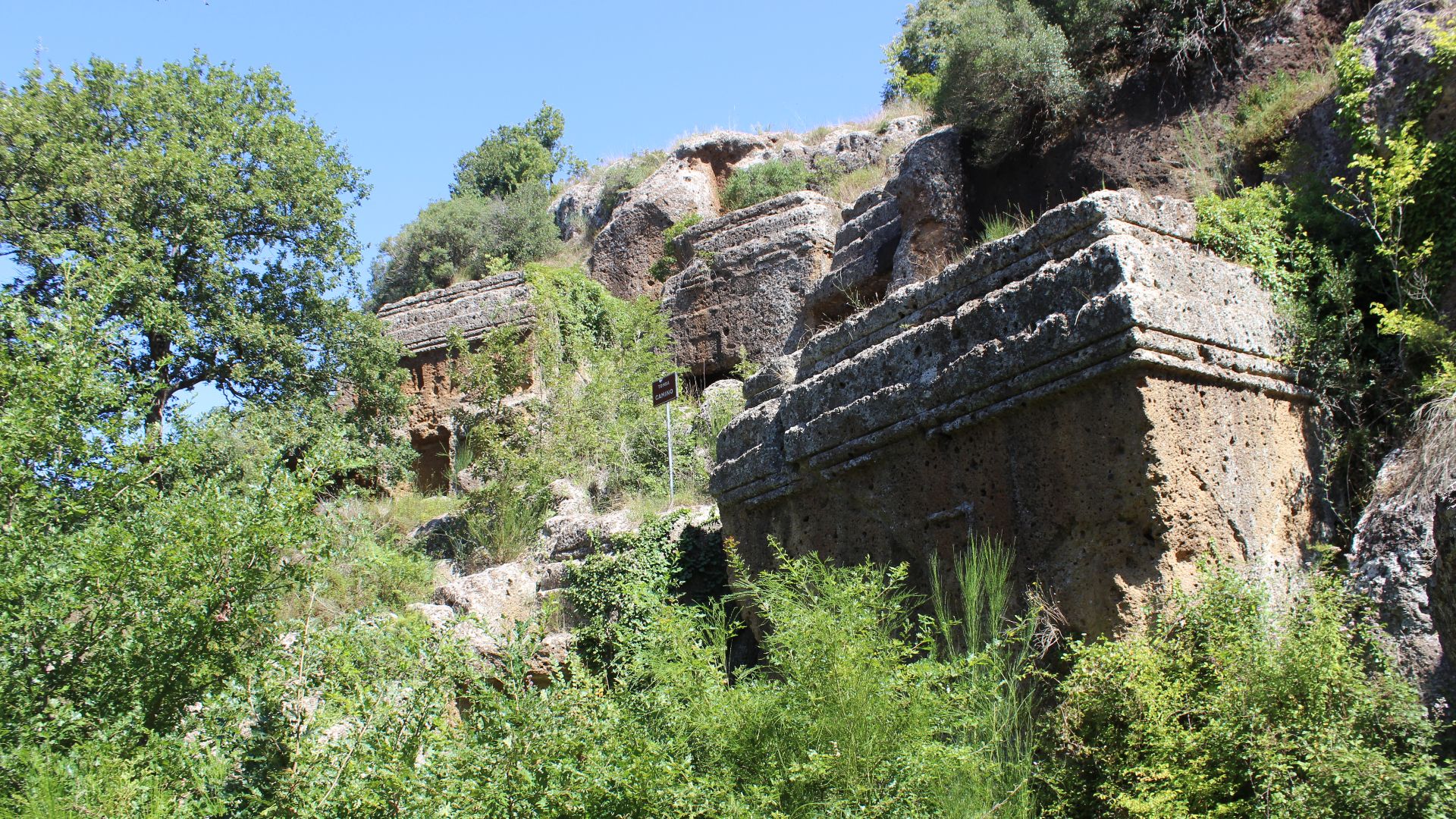 File:Etruscan tomb Camino - Norchia Italy.jpg