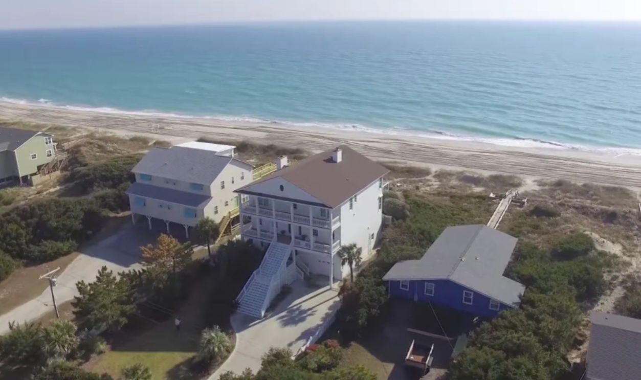 Renting A Beach House Vs Booking A Cozy Cottage