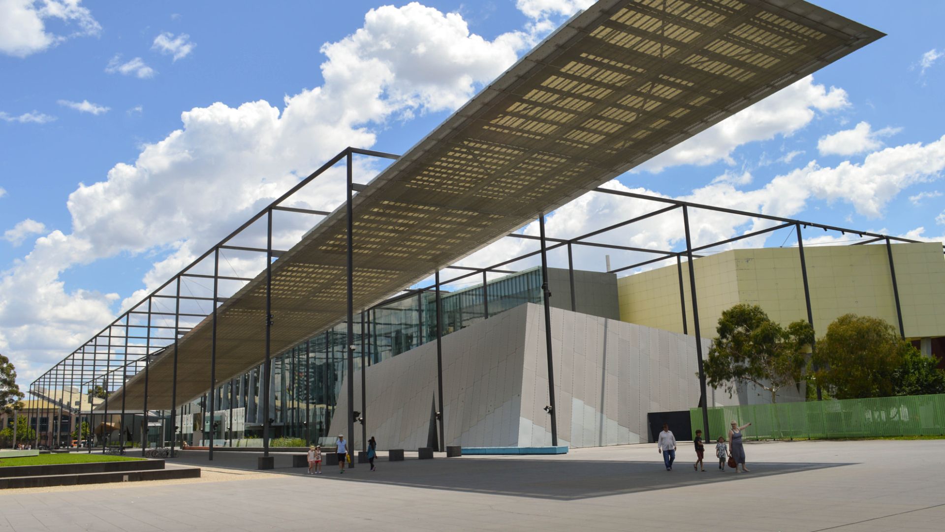 File:Melbourne Museum (217000837).jpeg