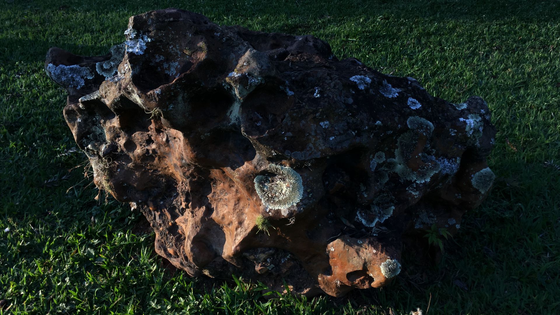 File:Fake meteorite (44874140491).jpg