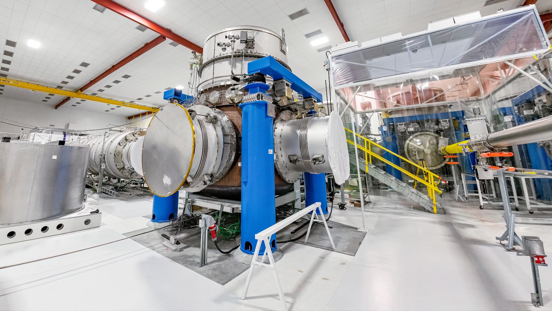 File:Interior of LIGO at Hanford, Washington (LIGO Pic 35-CC).jpg