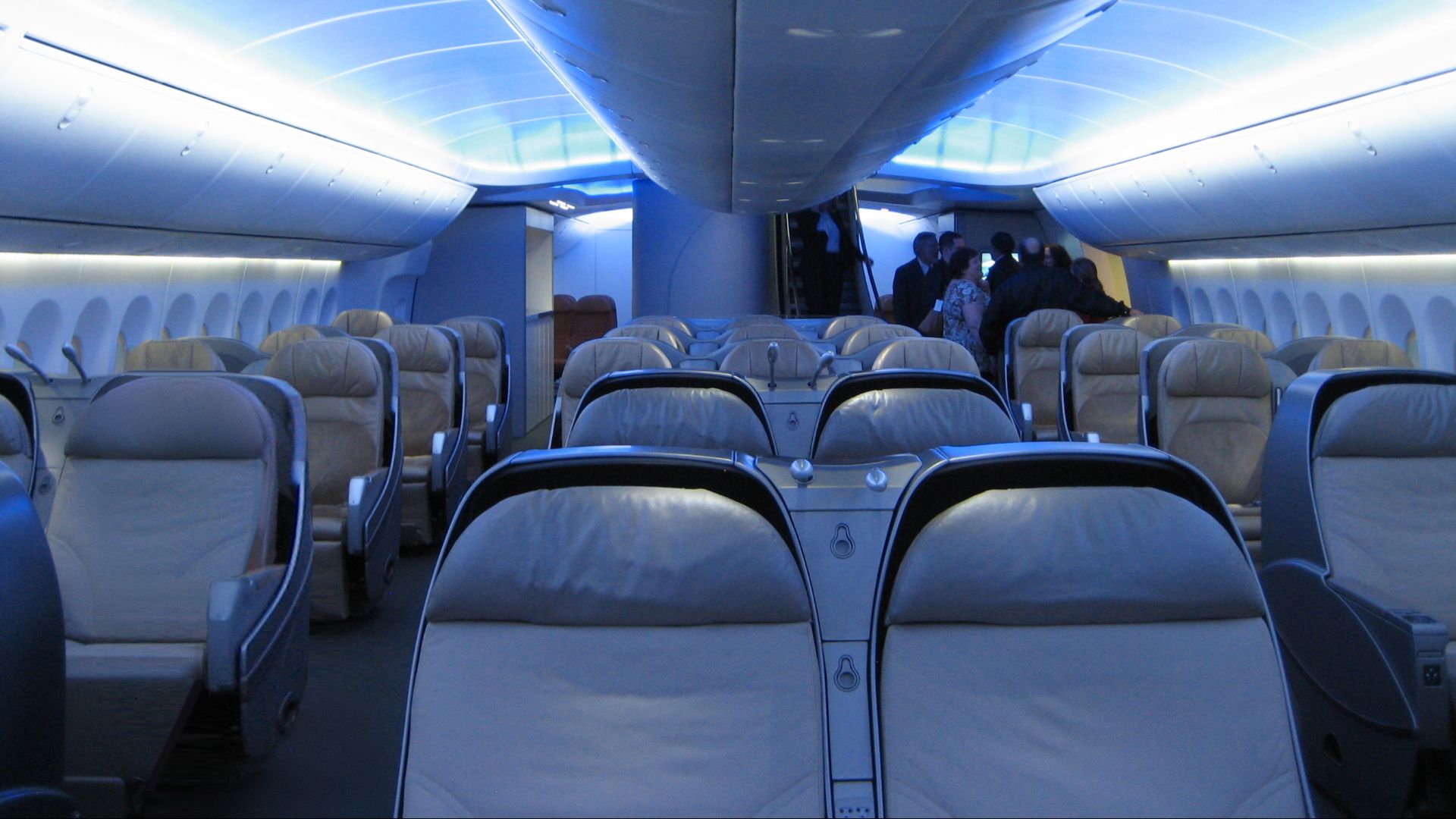File:Interior Boeing 747-8 Intercontinental main deck.jpg