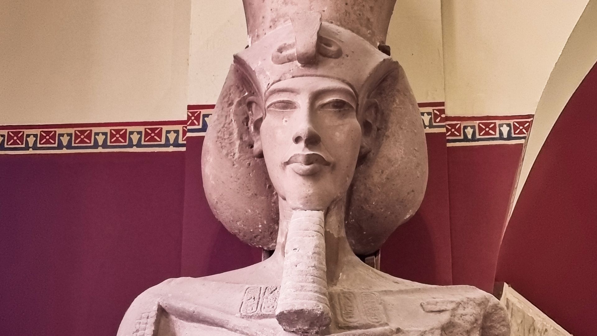 File:Colossal Statue of Amenhotep IV from Karnak, 1356-1350 BCE (5).jpg