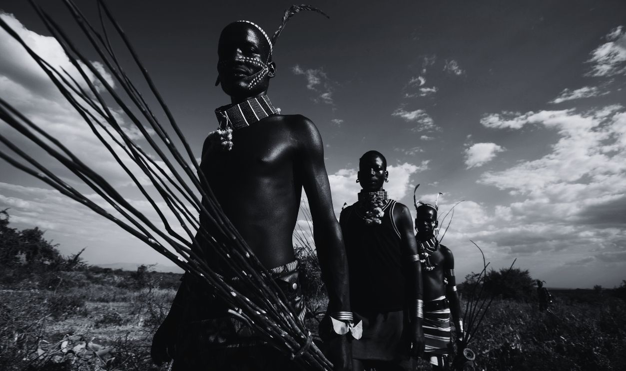Gettyimages - 122772383, Tribes of the Omo Valley DILABYNO, OMO VALLEY, ETHIOPIA - DECEMBER 14: Images of the Beshadar people, closely related to the Hamar tribe, in a traditional bull-jumping ceremony on December 14, 2007 in the Omo Valley, South West Ethiopia. The bull-jumping ceremony is one of the most important in a man's life, and once completed allows him to take a wife and marry. 