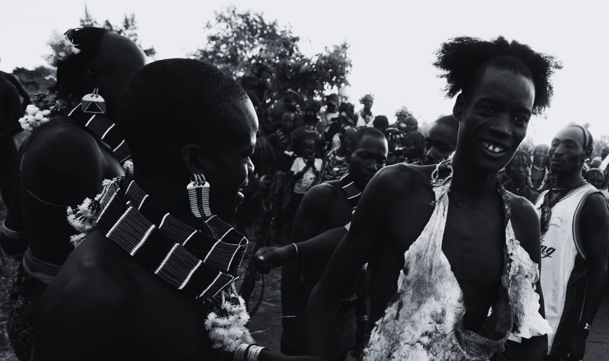 Gettyimages - 111848227, Tribes of the Omo Valley DILABYNO, OMO VALLEY, ETHIOPIA, DECEMBER 2007: Images of the Beshadar people, closely related to the Hamar tribe, in a traditional bull-jumping ceremony on December 14, 2007 in the Omo Valley, South West Ethiopia. The bull-jumping ceremony is one of the most important in a man's life, and once completed allows him to take a wife and marry. 