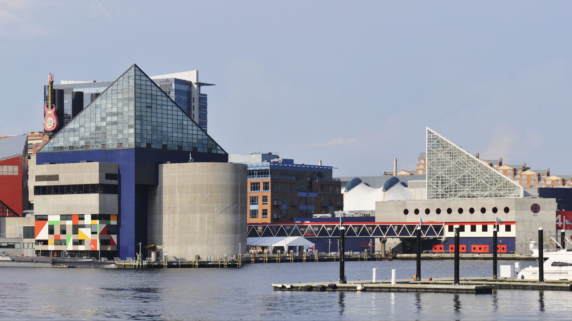 File:National Aquarium from Inner Harbor - 01.jpg