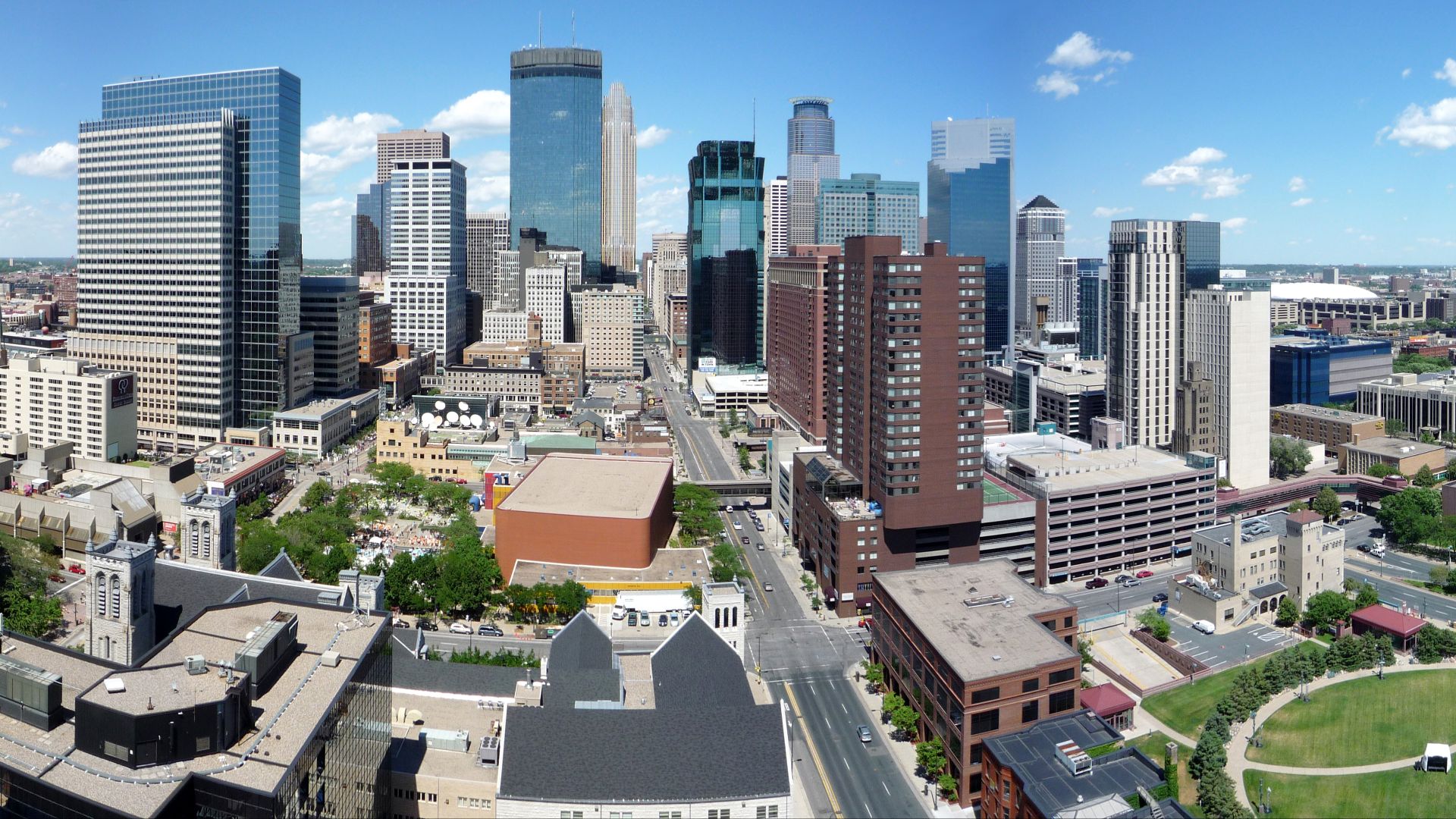 File:2008-0712-MPLS-panorama.JPG