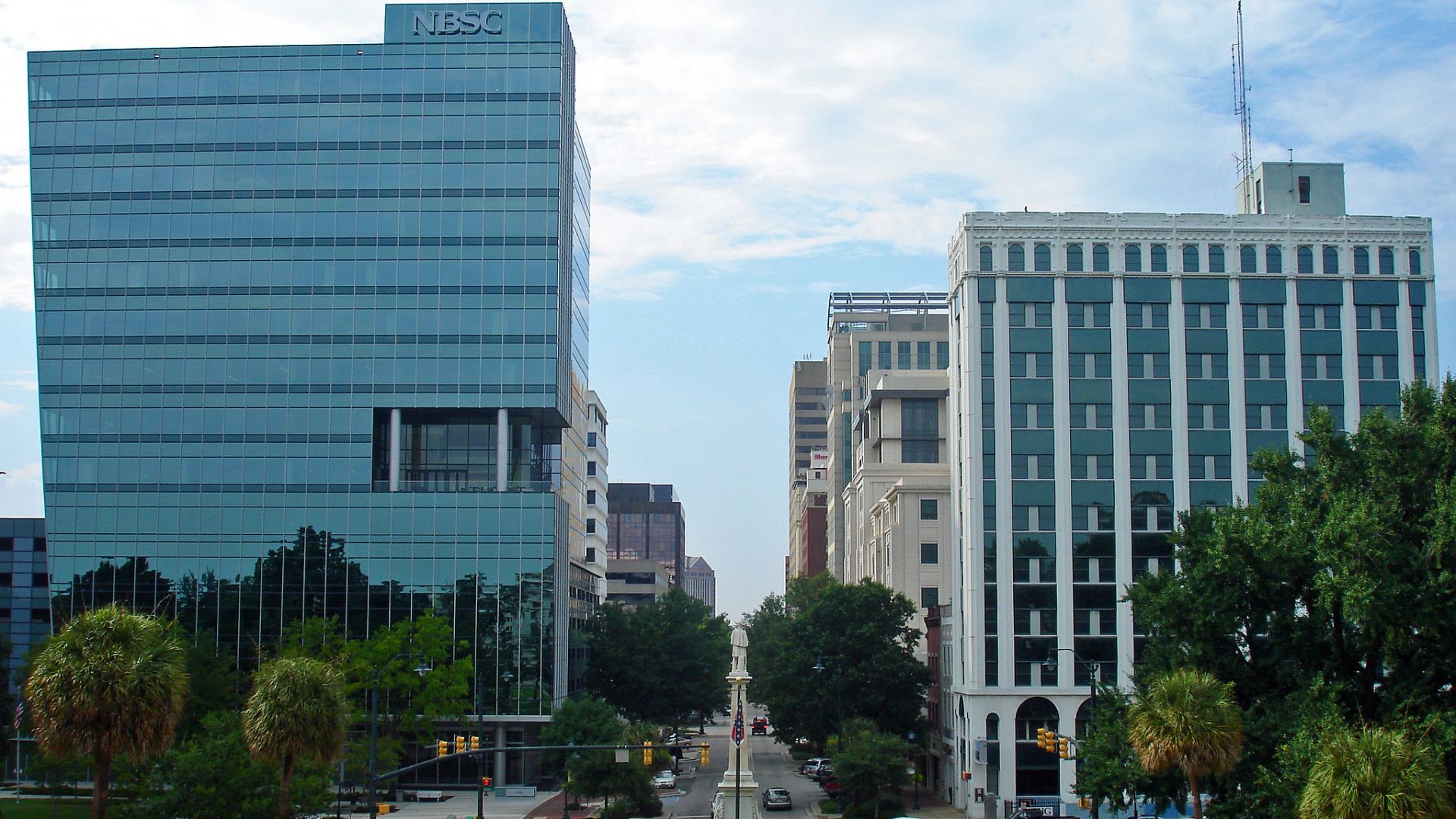 File:LookingdownMainSt.jpg