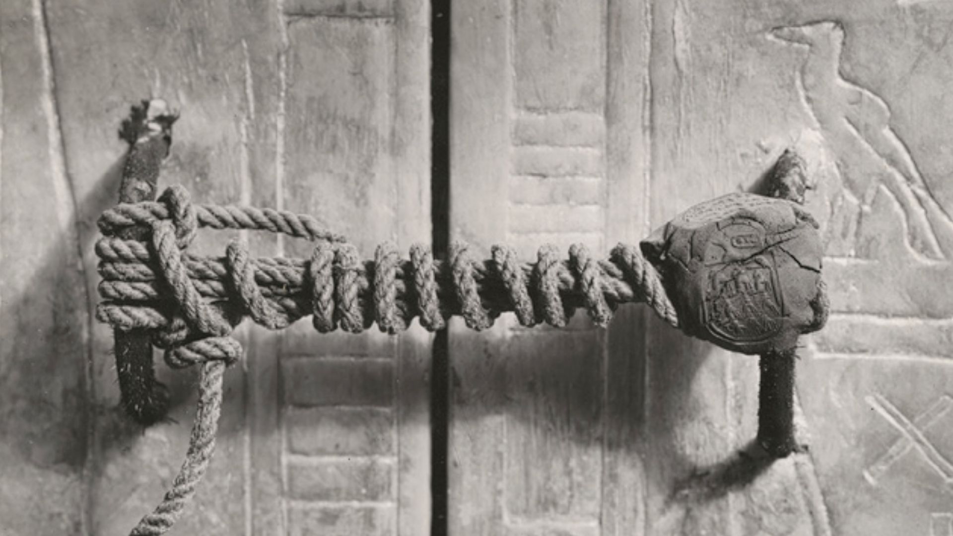 File:The unbroken seal on Tutankhamun’s tomb, 1922.jpg