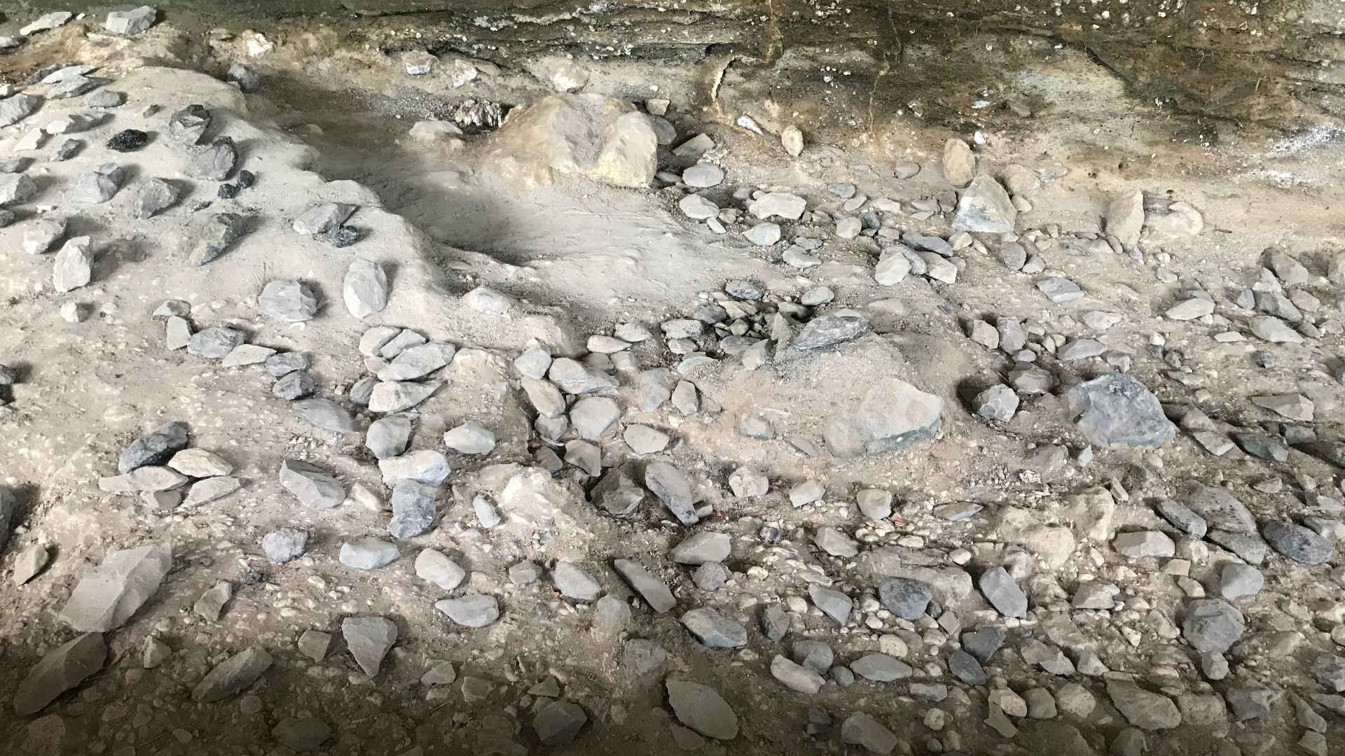 File:Kariandusi Acheulean Tools.jpg