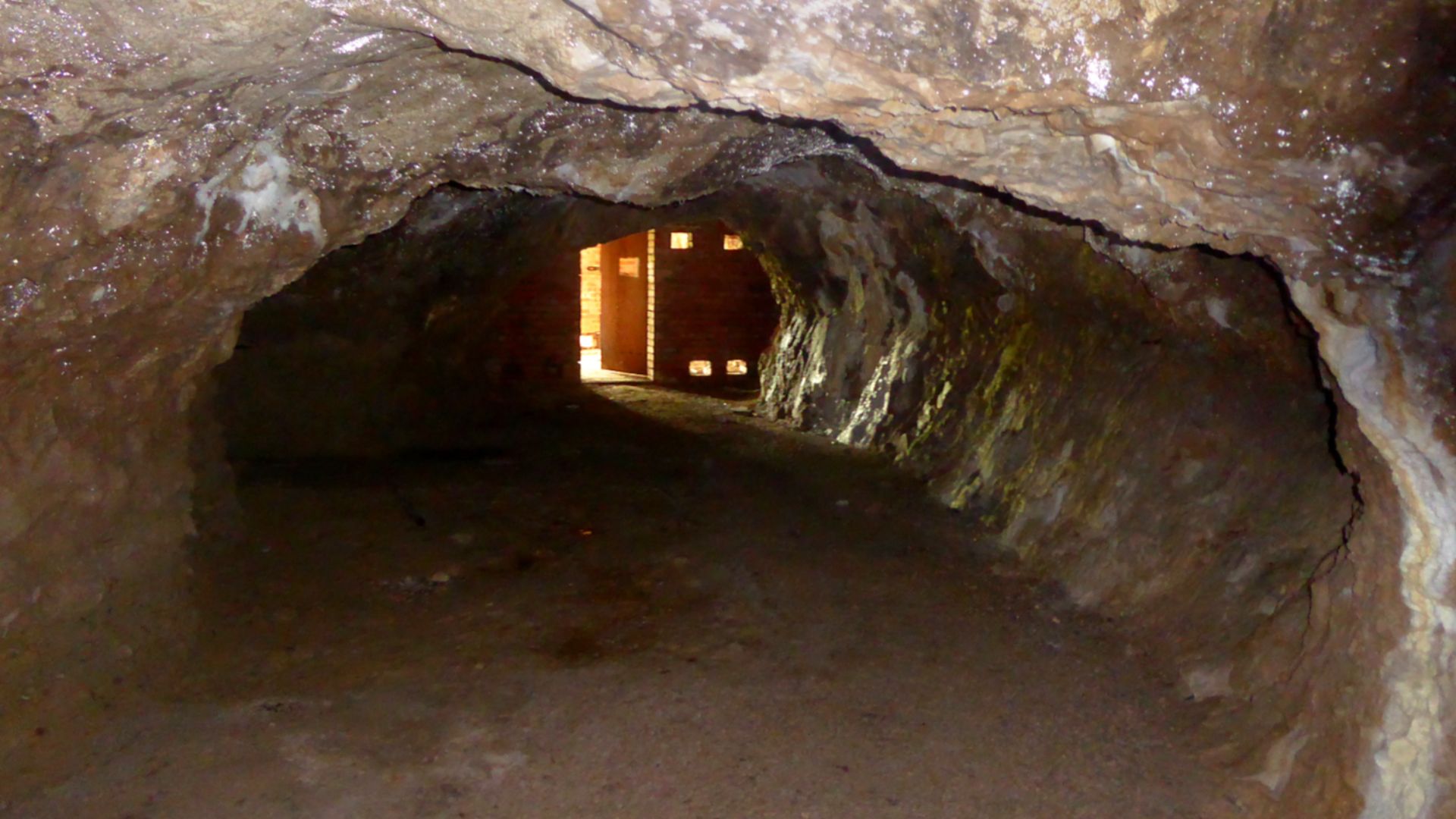 File:Ogof Bontnewydd Pontnewydd Cave Sir Ddinbych 09 cropped.jpg