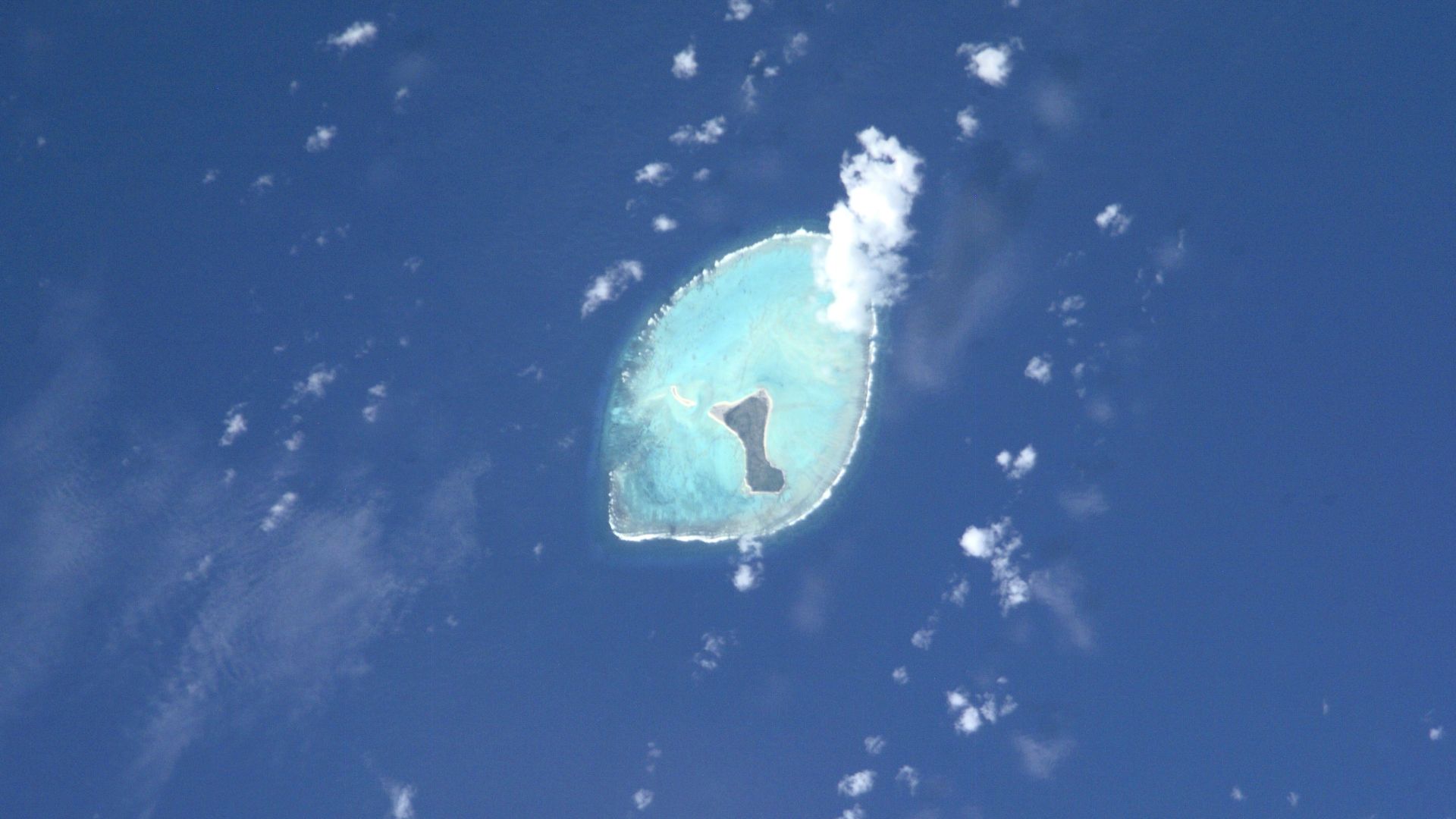 File:ISS002-E-6377 - View of the Pitcairn Islands.jpg