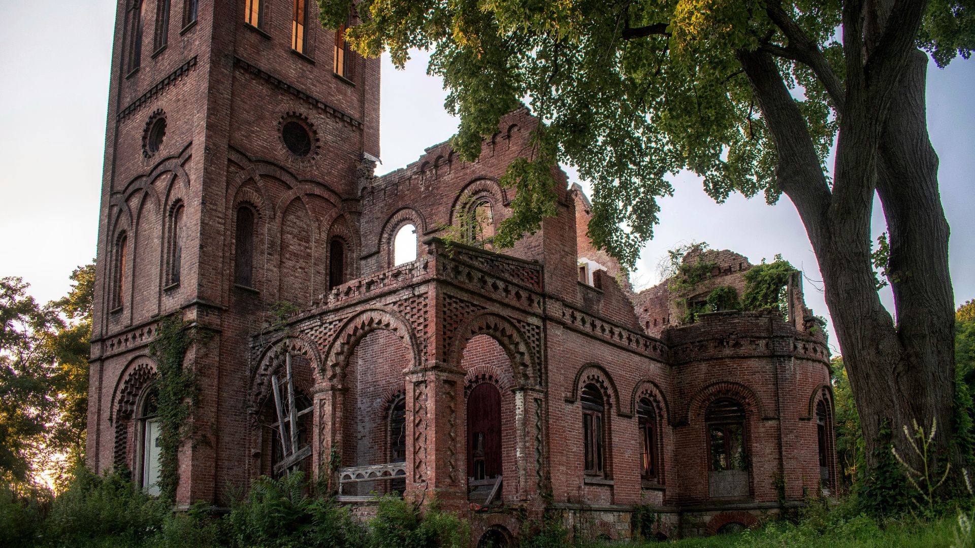 File:Wyndcliffe Mansion - Exterior.jpg