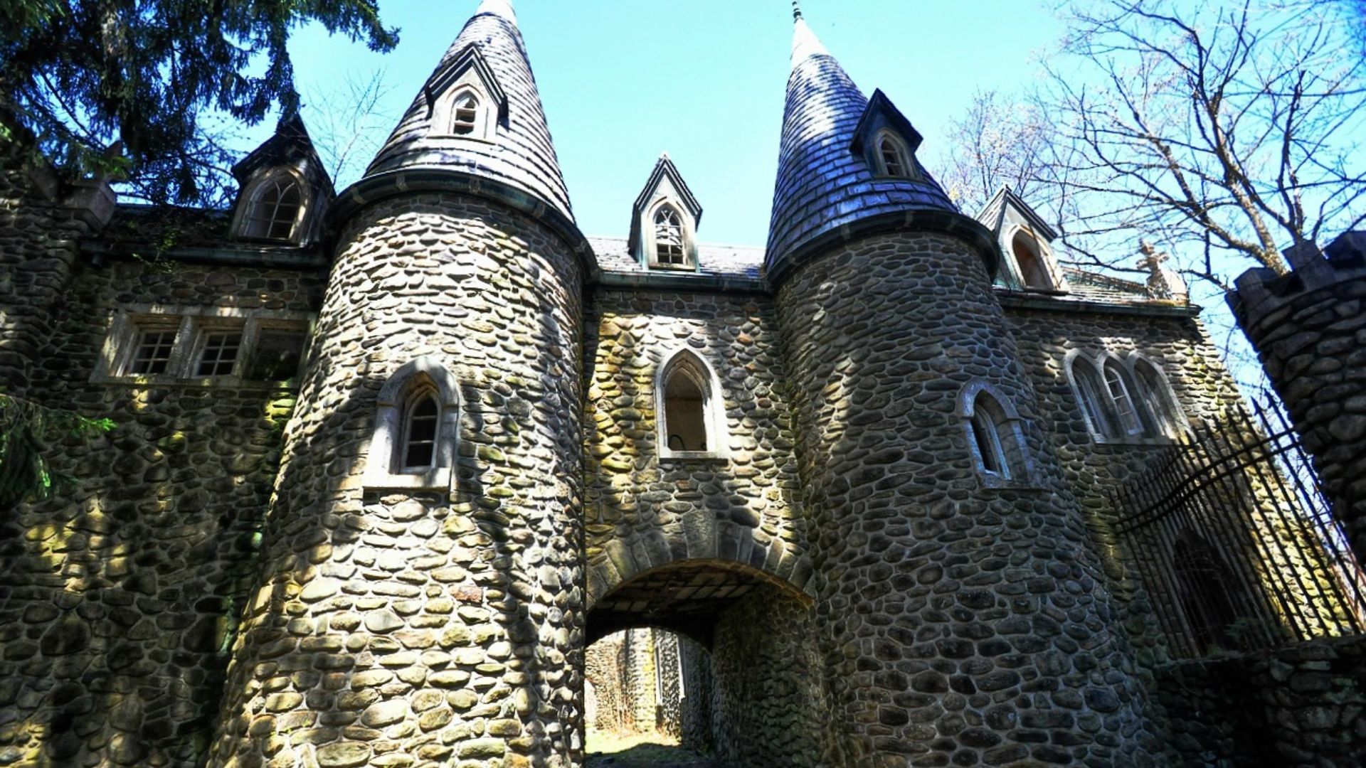 File:Castle of Sorrow - NY (8701035268).jpg