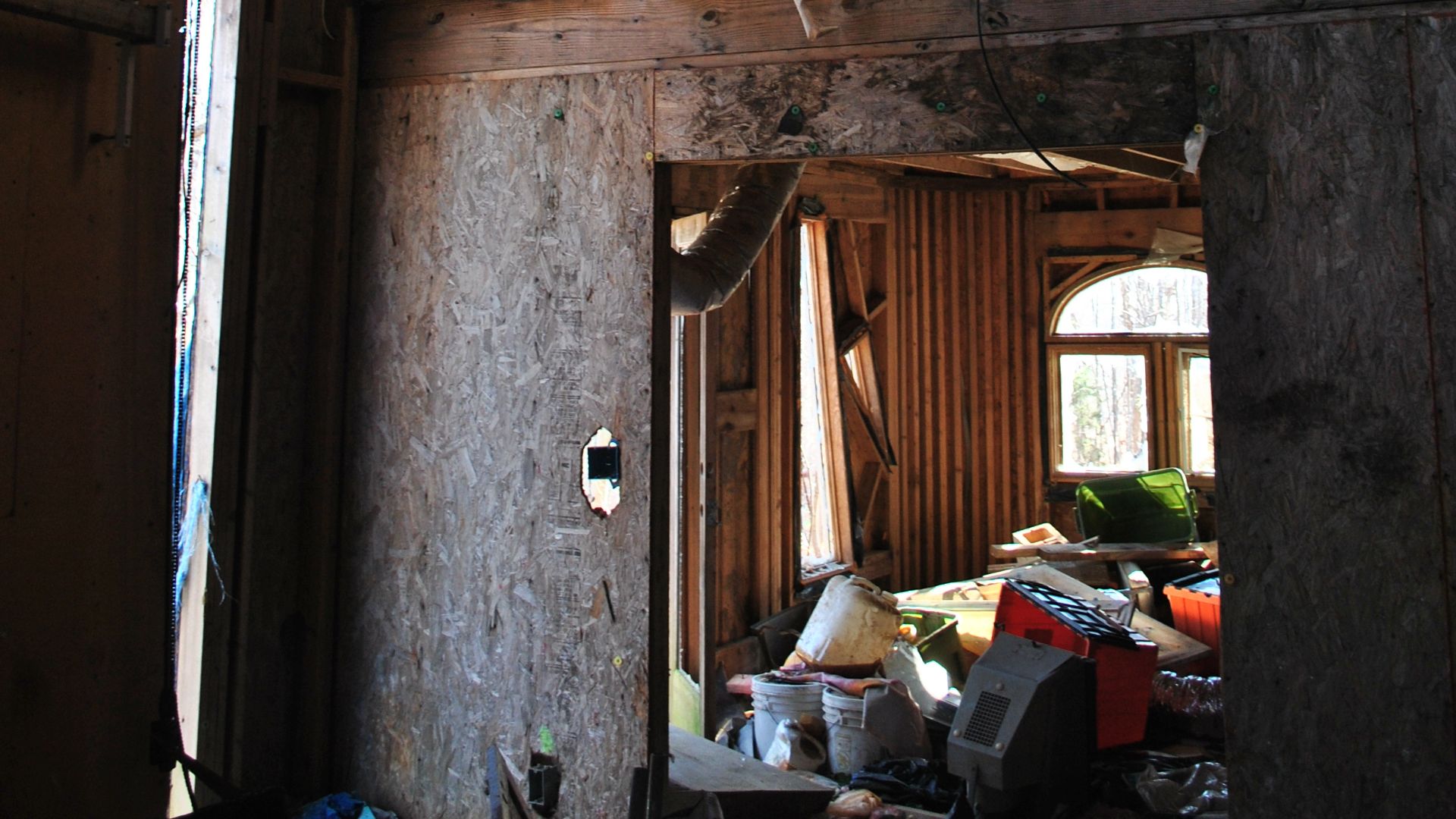 File:Castle Mont Rouge Interior.JPG